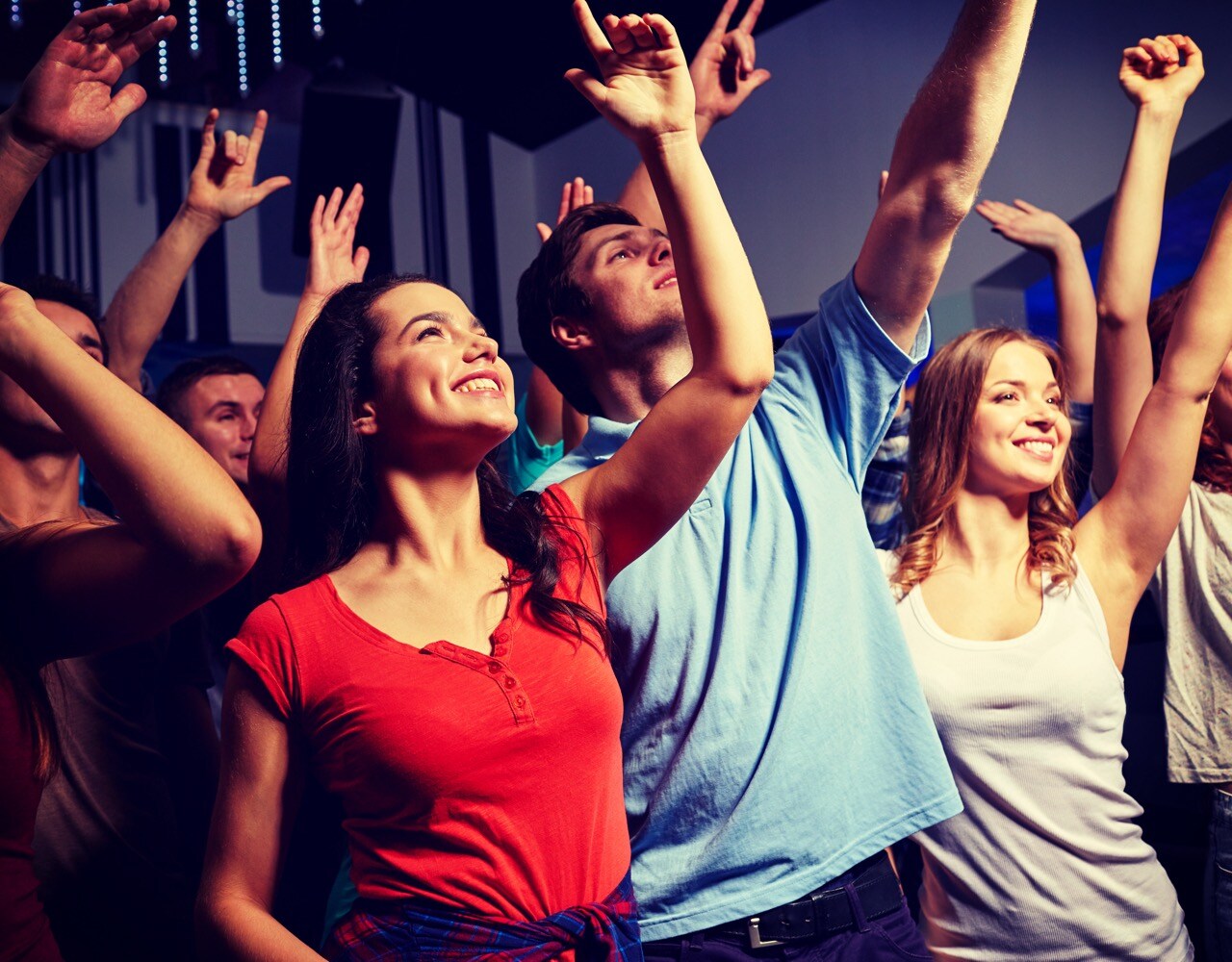 img-group-raised-arms img-group-raised-arms